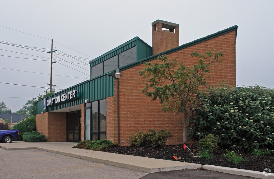 Primary Photo Of 8927 Columbia Rd, Loveland General Retail For Sale