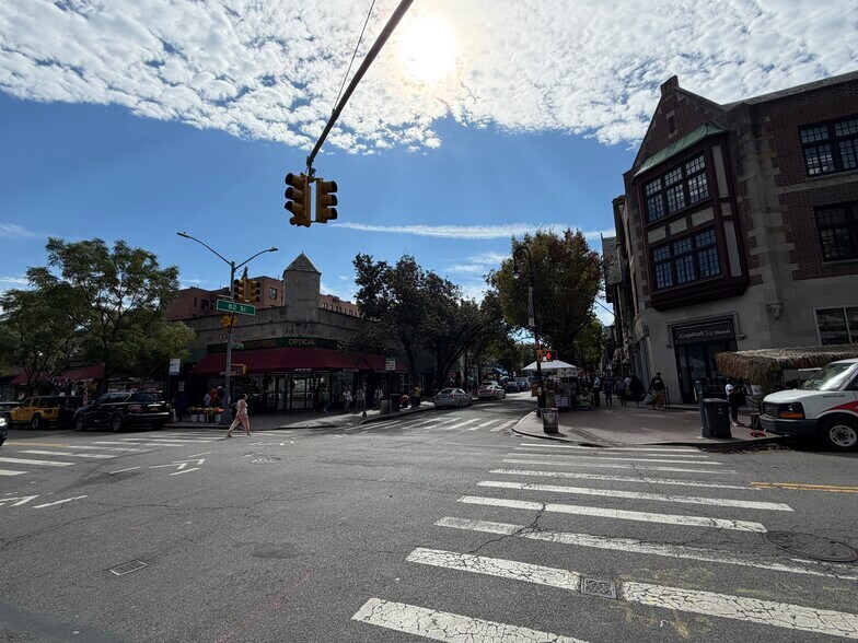 More Photos Of 3701-3712 82nd St, Jackson Heights General Retail For Lease