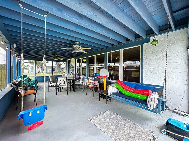 More Photos Of 7001 W Jones Ave, Mount Dora Airplane Hangar For Sale