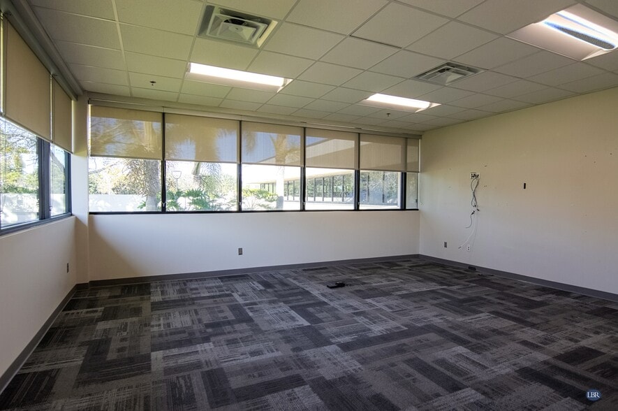 More Photos Of 154 Wickham Rd, Melbourne Office For Lease