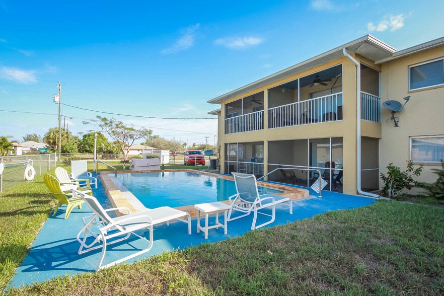 More Photos Of 706 SE 13th Ct, Cape Coral Apartments For Sale