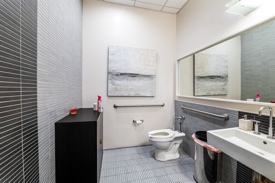 More Photos Of 315 E Bay St, Jacksonville Office For Lease