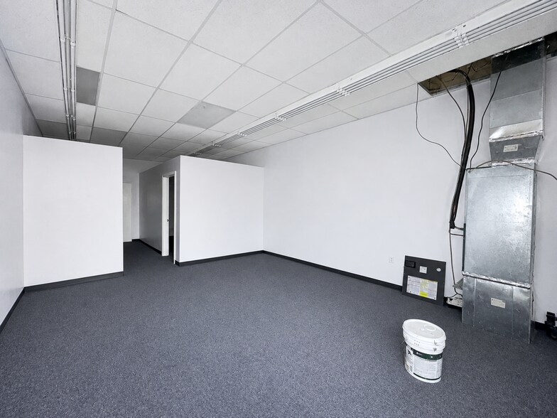 More Photos Of 5132 Park Heights Ave, Baltimore Storefront Retail Office For Lease