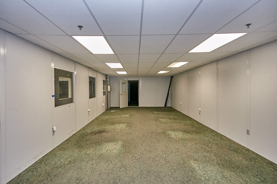 More Photos Of 5300 Harbor St, Commerce Warehouse For Lease