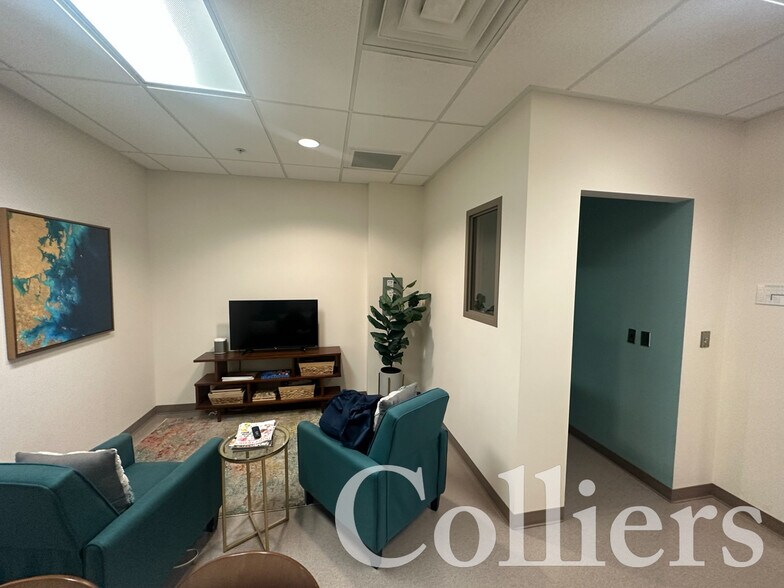 More Photos Of 323 E Riverside Dr, Eagle Medical For Lease