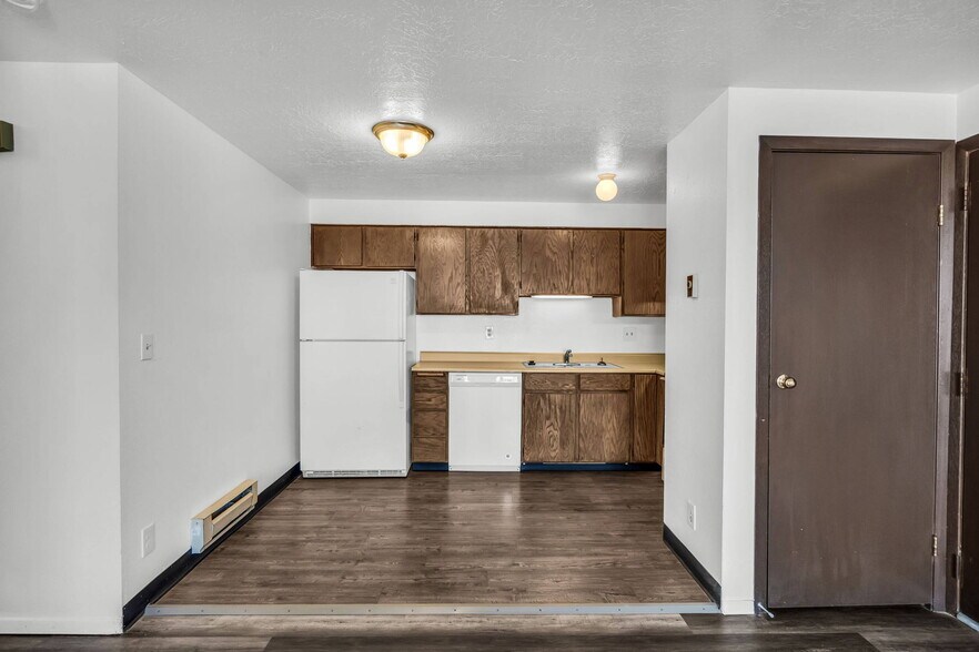 More Photos Of 108 Gardenia Way, Wendover Apartments For Sale