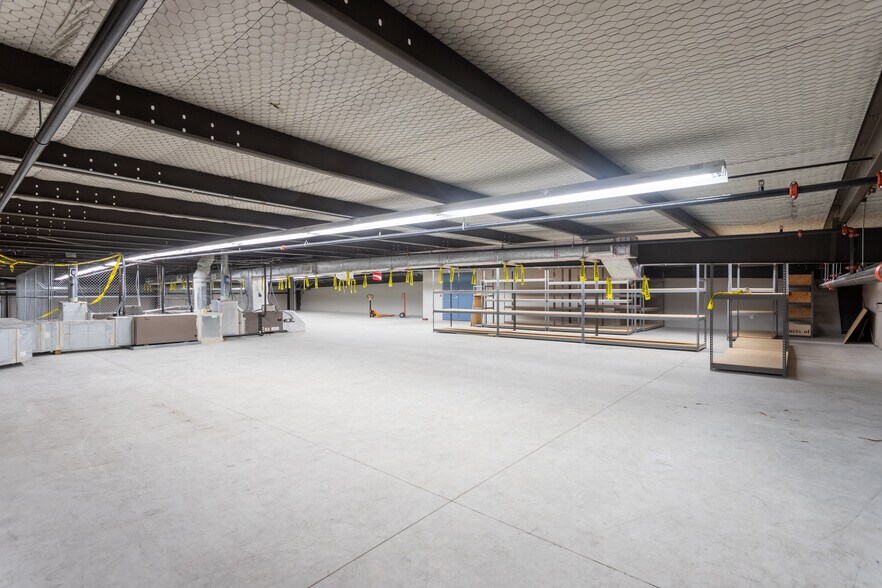 More Photos Of 10731 Gulfdale St, San Antonio Distribution For Sale