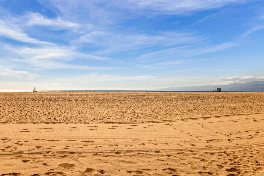 More Photos Of 16 Spinnaker St, Marina Del Rey Multifamily For Sale