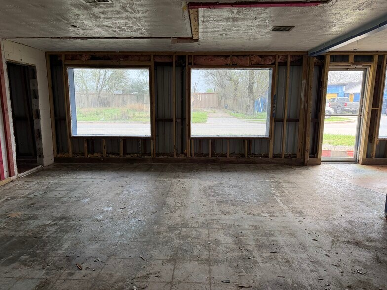 More Photos Of 5834 Josephine St, Pearland Warehouse For Sale