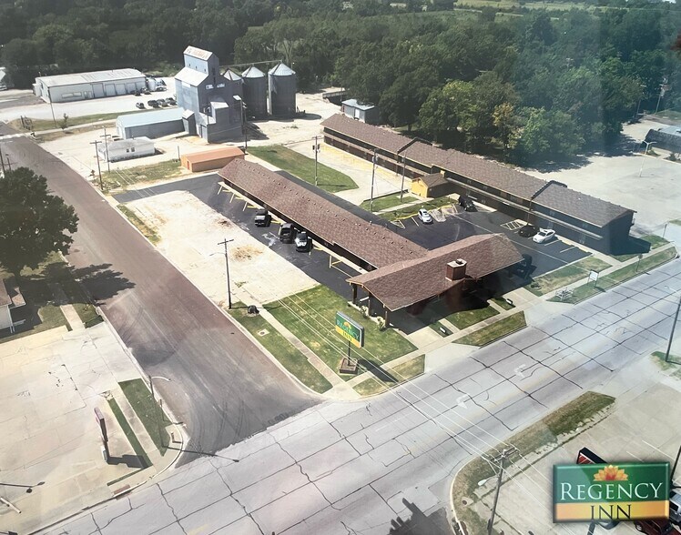 More Photos Of 14 N State St, Iola Hotel For Sale
