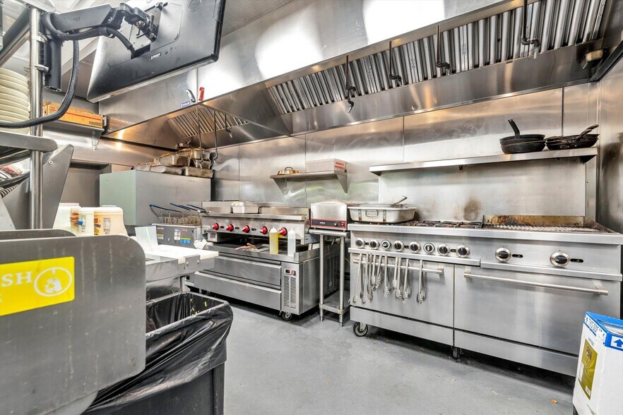 More Photos Of 859 Main St, Chatham Freestanding For Sale
