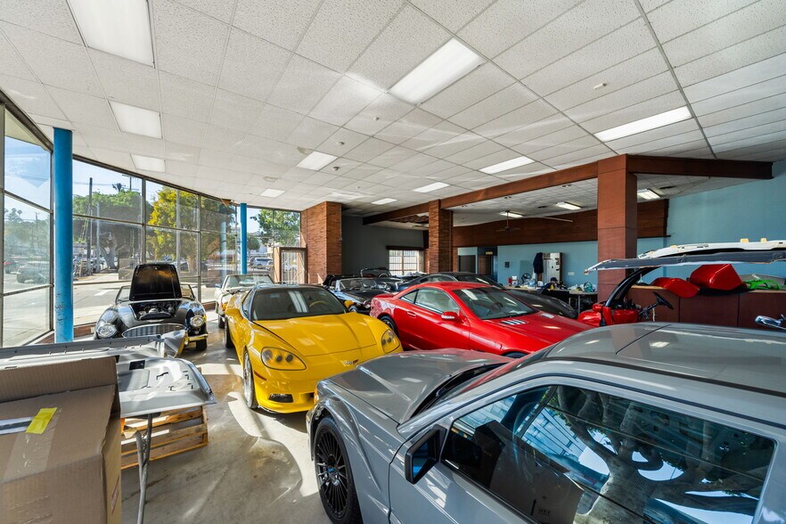 More Photos Of 3443 W 43rd St, Los Angeles Auto Repair For Lease