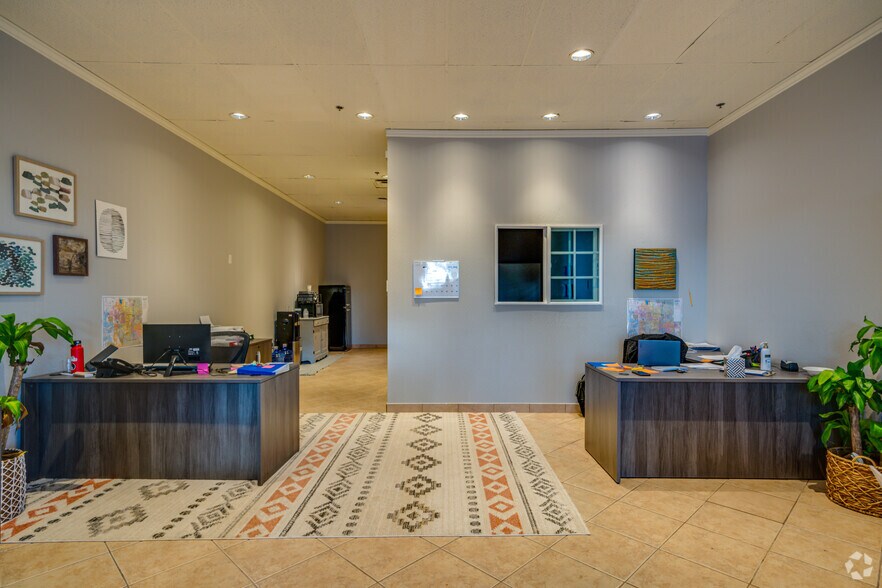 More Photos Of 21043 N Cave Creek Rd, Phoenix Storefront For Sale