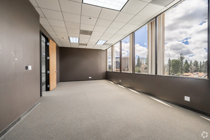 More Photos Of 6200 Canoga Ave, Woodland Hills Office For Sale