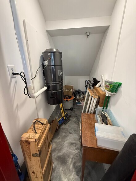 More Photos Of 586 Pleasant St, Watertown Light Distribution For Sale