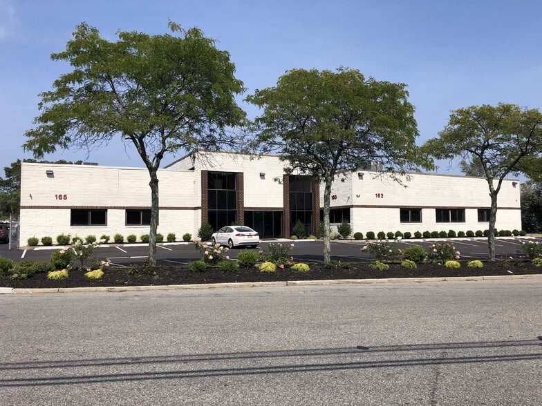 More Photos Of 163 Bridge Rd, Islandia Warehouse For Lease