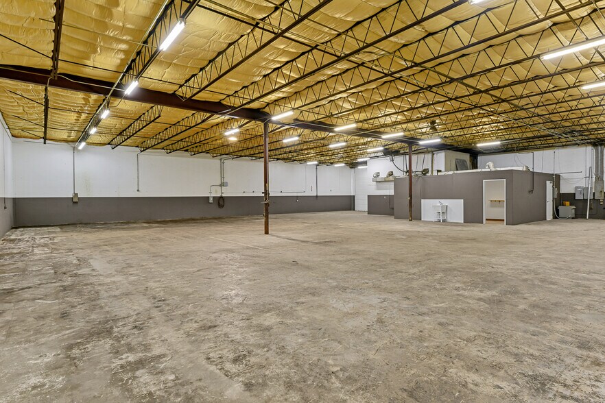 More Photos Of 1053 Grubb St, San Antonio Service For Sale