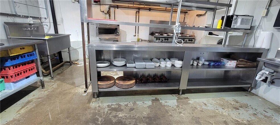 More Photos Of 13 Horseshoe Lake Rd, Kauneonga Lake Restaurant For Sale