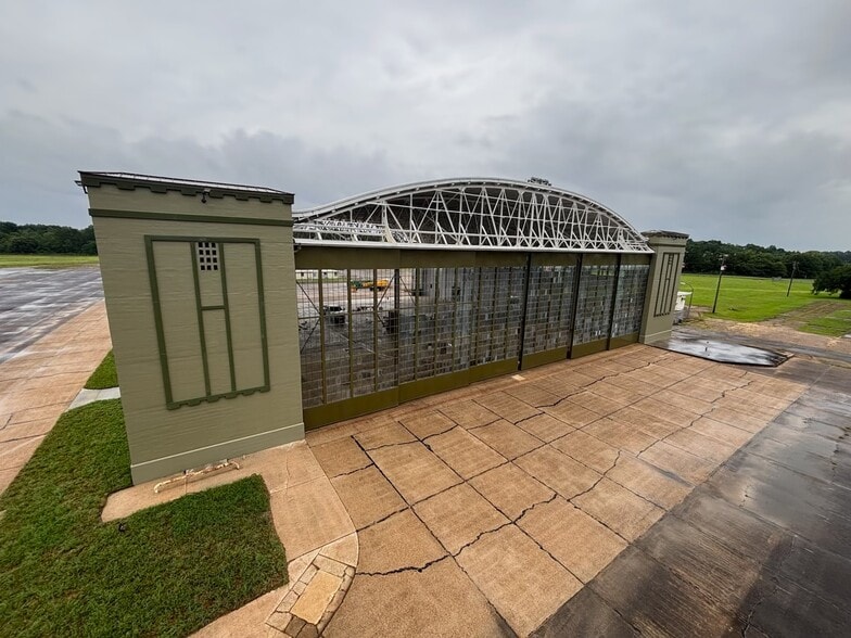 More Photos Of 8100 Airbus Military Dr, Mobile Airplane Hangar For Lease