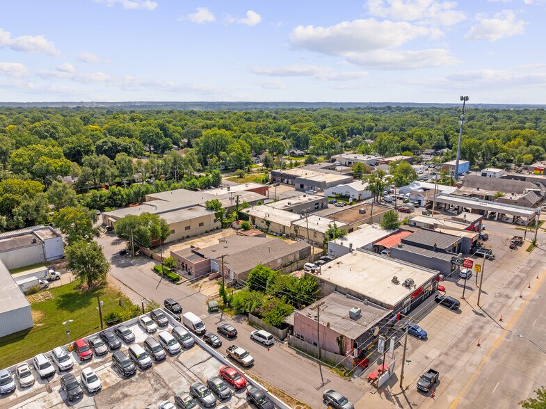 More Photos Of 319 W 79th Ter, Kansas City Warehouse For Lease
