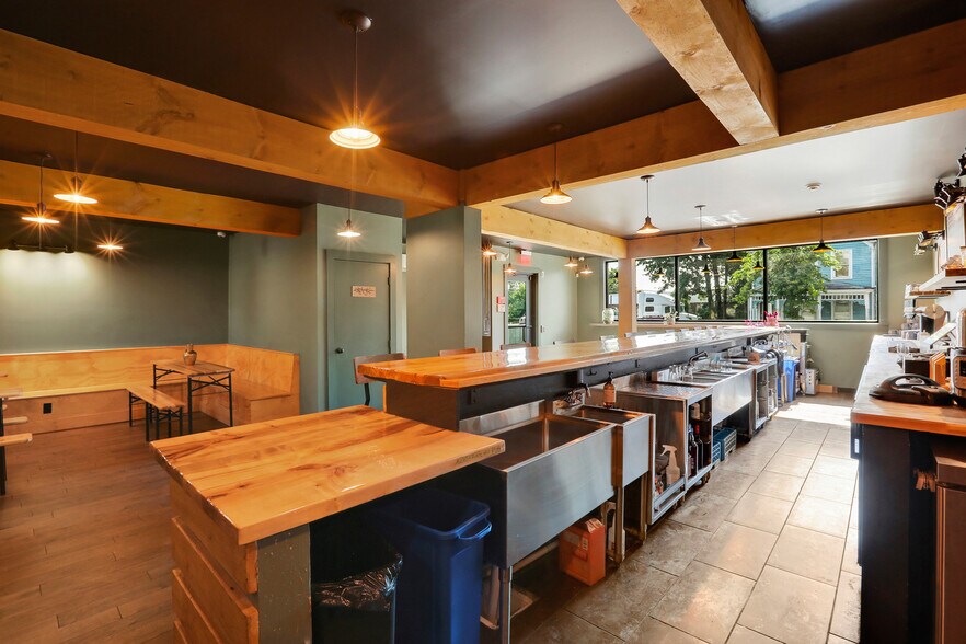 More Photos Of 21 O'neil St, Kingston Restaurant For Sale