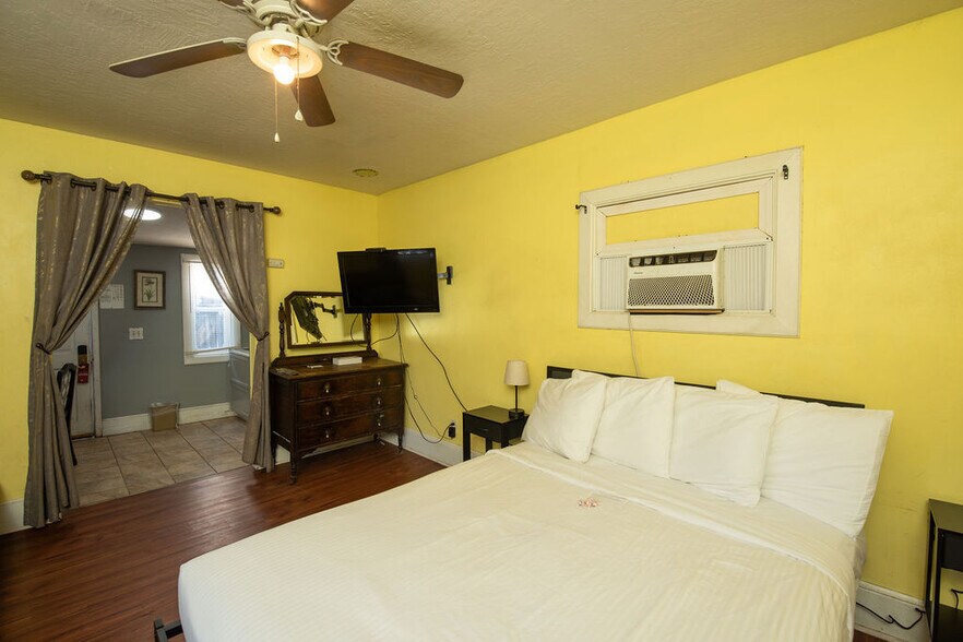 More Photos Of 18239 Main St, Jamestown Hotel For Sale