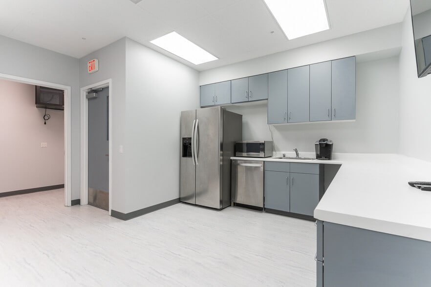 More Photos Of 11360 Pembrooke Sq, Waldorf Medical For Lease