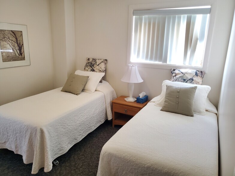 More Photos Of 7857 Enon Dr, Hollins Medical For Sale