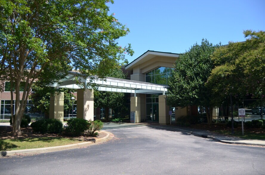 More Photos Of 1505 SW Cary Pky, Cary Medical For Lease