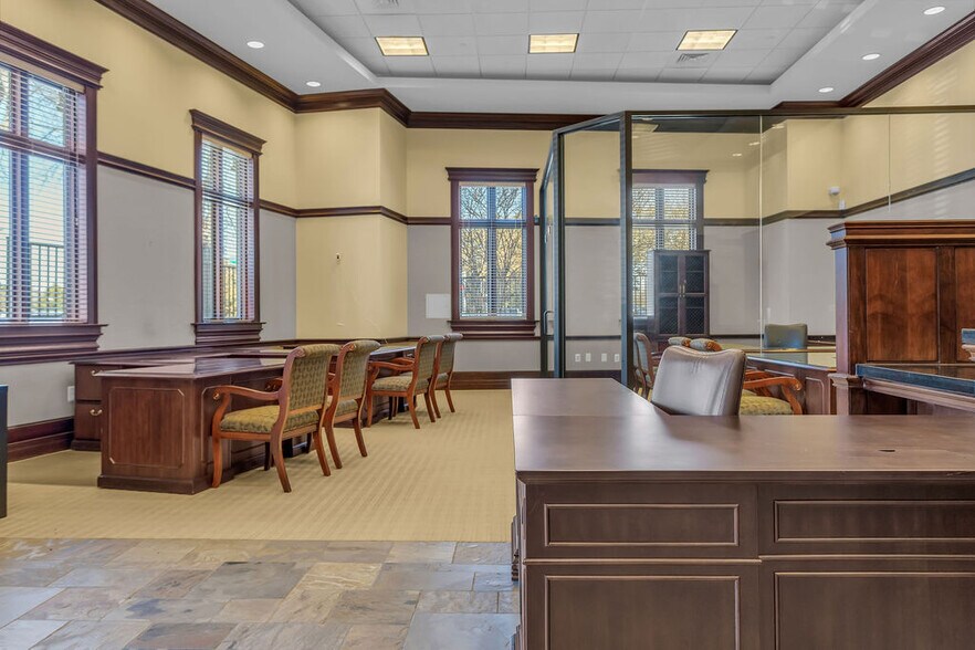 More Photos Of 5800 W Northwest Hwy, Dallas Office For Sale