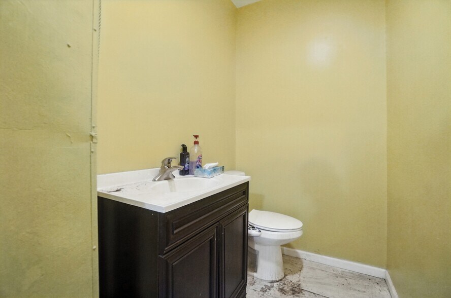 More Photos Of 603 S Broadway St, Dayton Warehouse For Sale