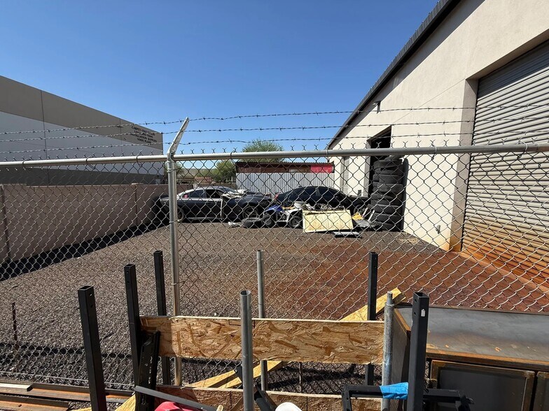 More Photos Of 2643 N 36 Ave, Phoenix Warehouse For Lease