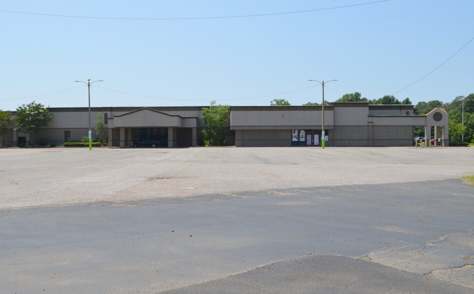 Primary Photo Of 2010 Stateline Rd W, Southaven Schools For Lease