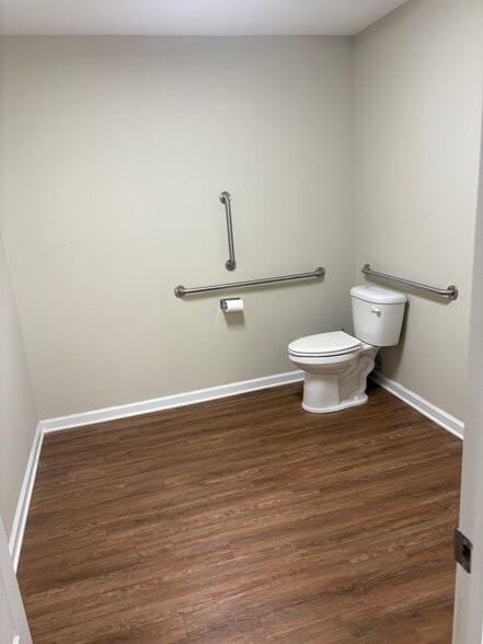 More Photos Of 1125 Bowman Rd, Mount Pleasant Office For Lease