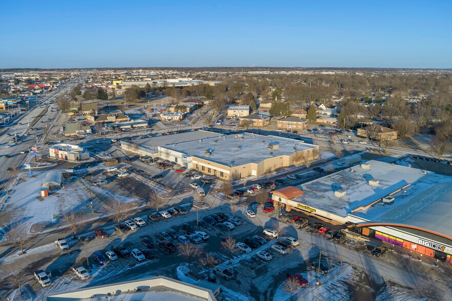 More Photos Of 1818 Milton Ave, Janesville Freestanding For Lease