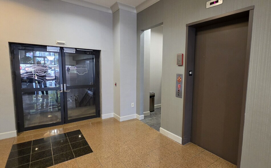 More Photos Of 3621 Vinings Slope SE, Atlanta Loft Creative Space For Sale