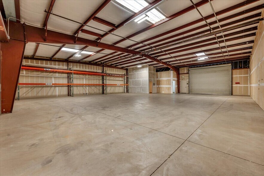 More Photos Of 4753 W Jennifer Ave, Fresno Warehouse For Lease