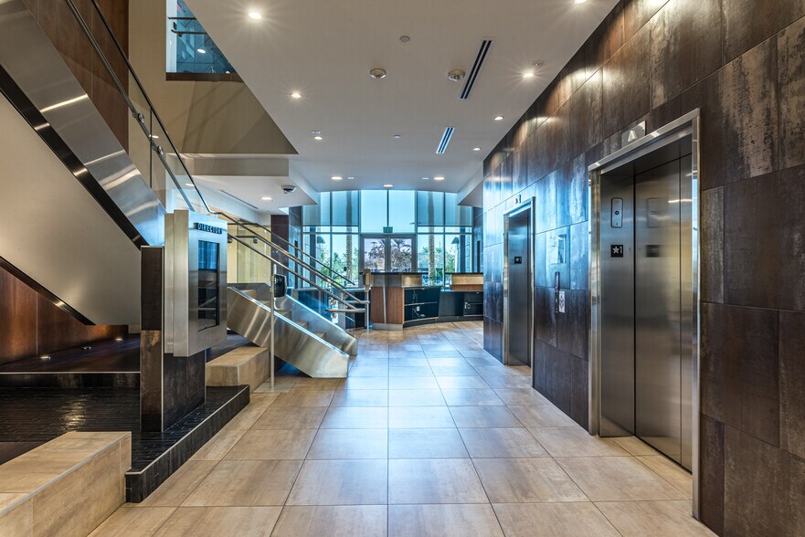 More Photos Of 8990 W Glendale Ave, Glendale Office For Sale