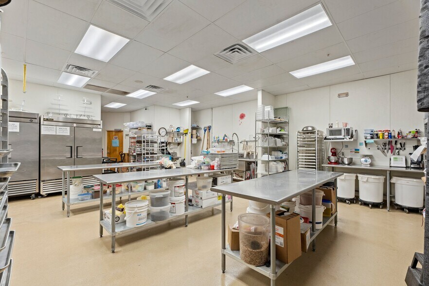 More Photos Of 203-205 S Stratford Rd, Winston-Salem Freestanding For Lease