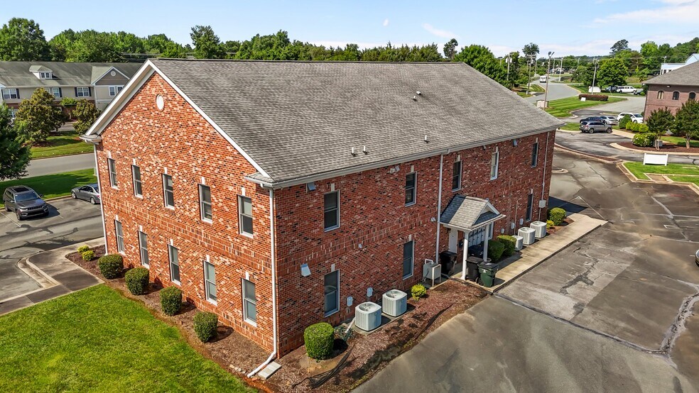 More Photos Of 2961 Crouse Ln, Burlington Medical For Lease