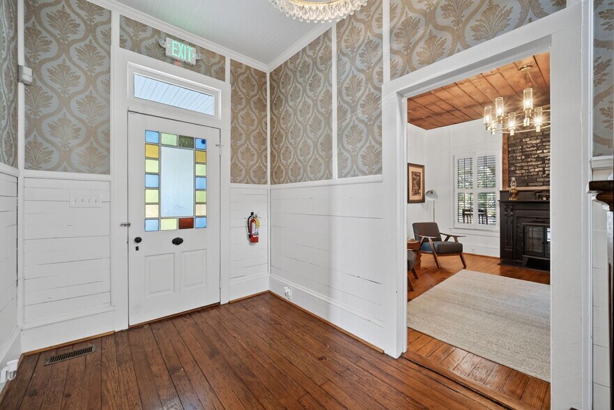 More Photos Of 2037 Grayson Hwy, Grayson Office For Sale