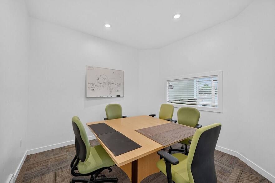 More Photos Of 79 W 3100 N, Hyde Park Flex For Sale