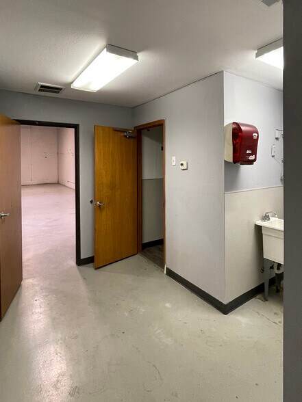 More Photos Of 901 Terminal Rd, Fort Worth Warehouse For Lease