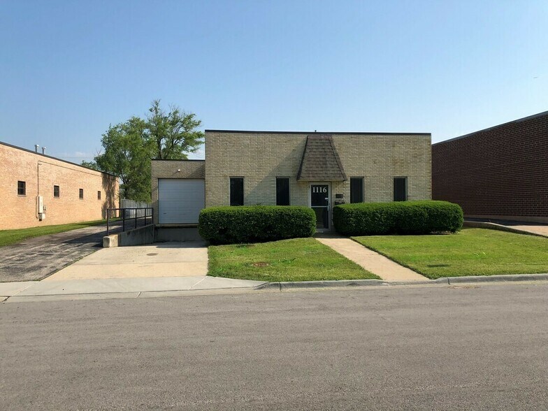 More Photos Of 1116 Morse Ave, Schaumburg Warehouse For Lease
