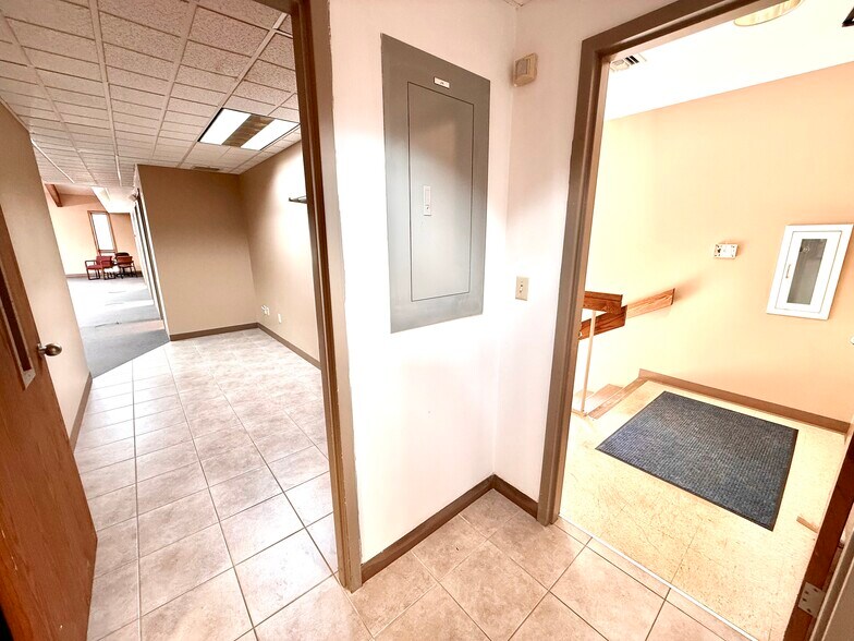 More Photos Of 321 S Blanchard St, Findlay Office For Sale
