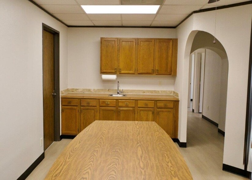 More Photos Of 9818 Whithorn Dr, Houston Office For Sale