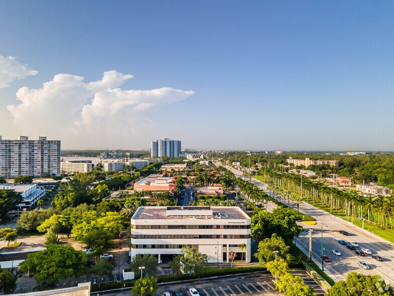 More Photos Of 18305 Biscayne Blvd, Aventura Office For Lease