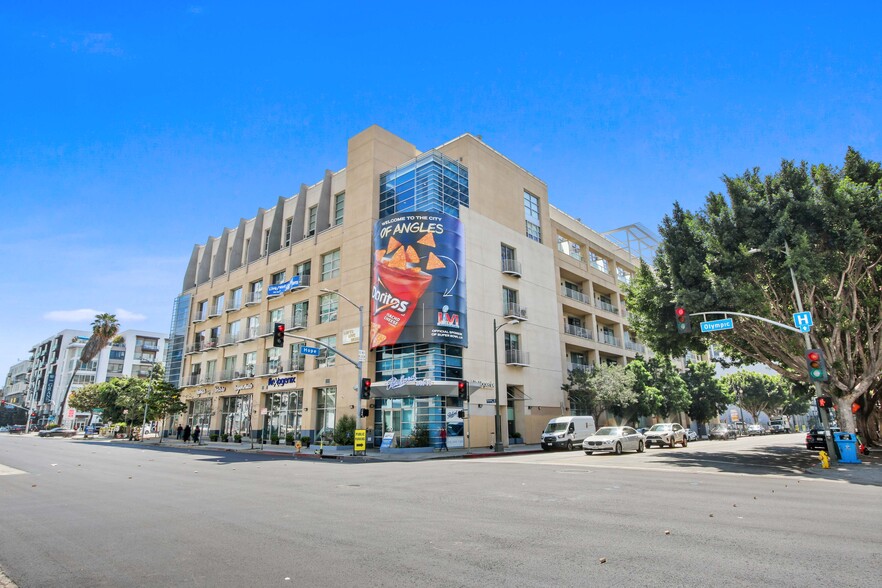 Primary Photo Of 1000 S Hope St, Los Angeles Apartments For Lease