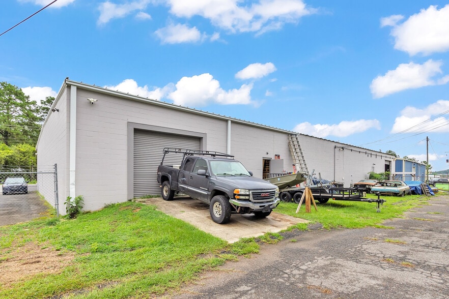 More Photos Of 1827 Killingsworth Rd, Augusta Warehouse For Lease
