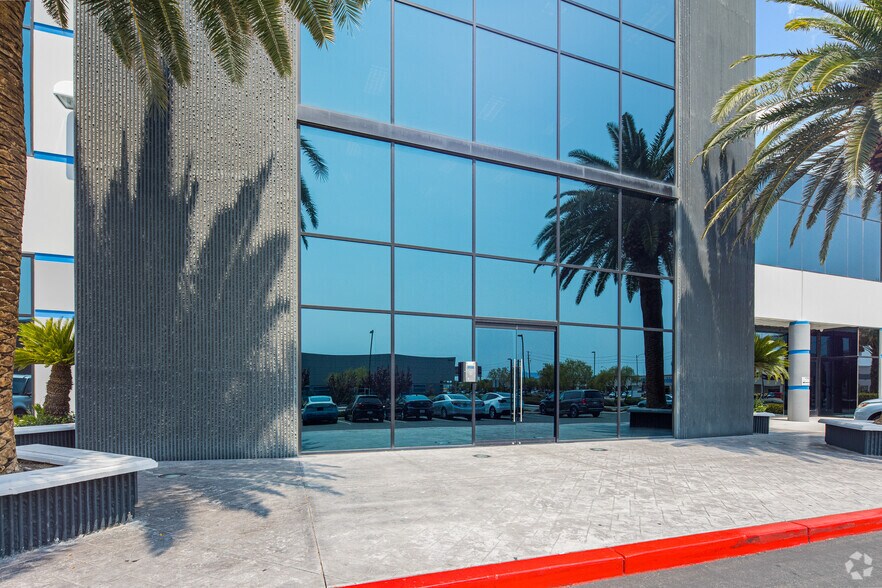 More Photos Of 5475 S Decatur Blvd, Las Vegas Research And Development For Lease